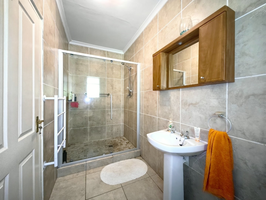 To Let 3 Bedroom Property for Rent in Gordons Bay Village Western Cape